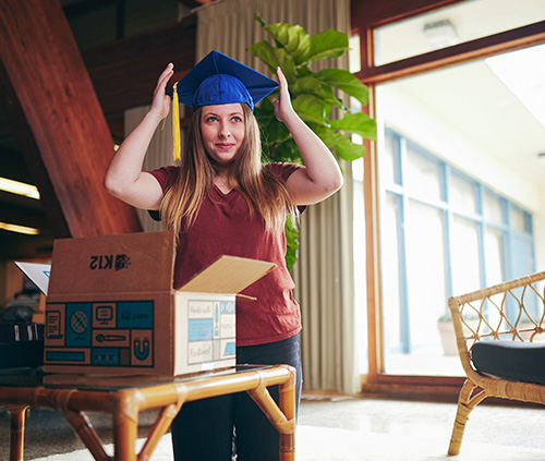 girl getting a graduation hat